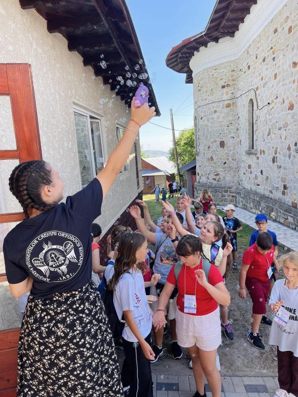 „Abia aștept să cresc mare, doamna, să mă fac ascorean ca dumneavoastră.” , culese din Tabăra „Dăruind vei dobândi” – Filioara 2025